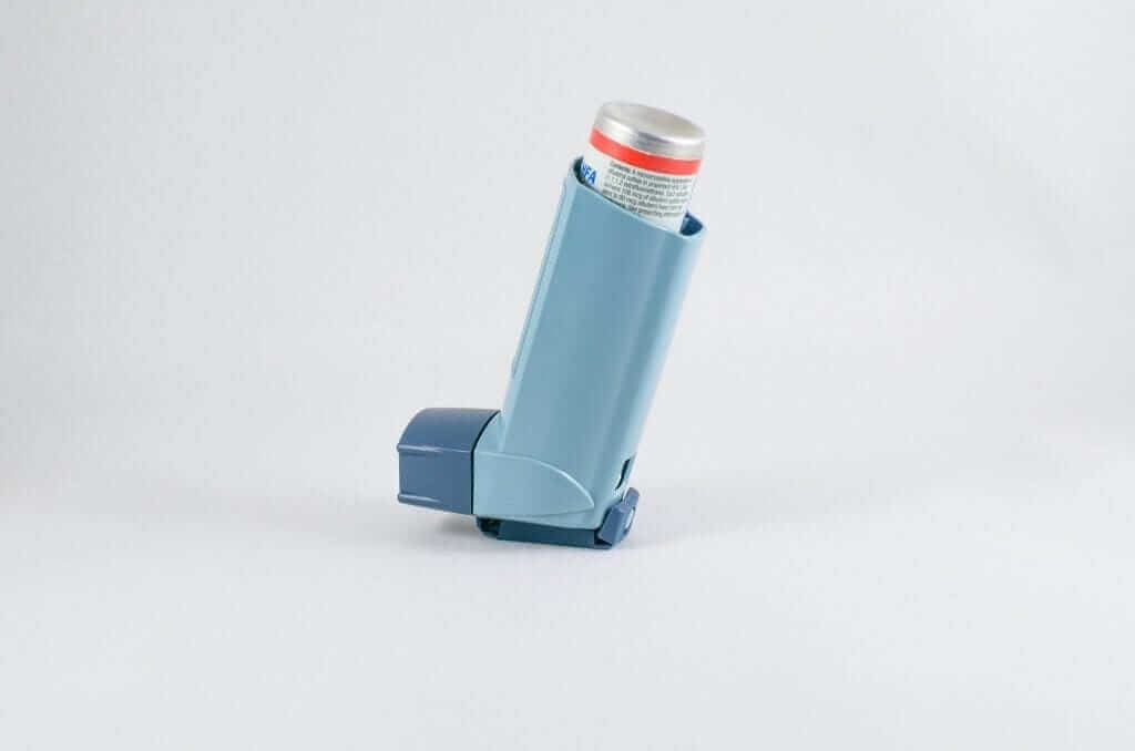 How to help your child use an inhaler?